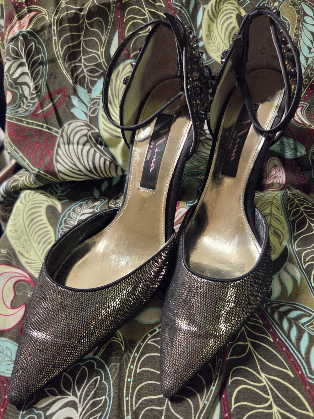 Women’s Black & Gold Glitter Pointed-Toe Ankle-Strap Heels 6.5 great condition